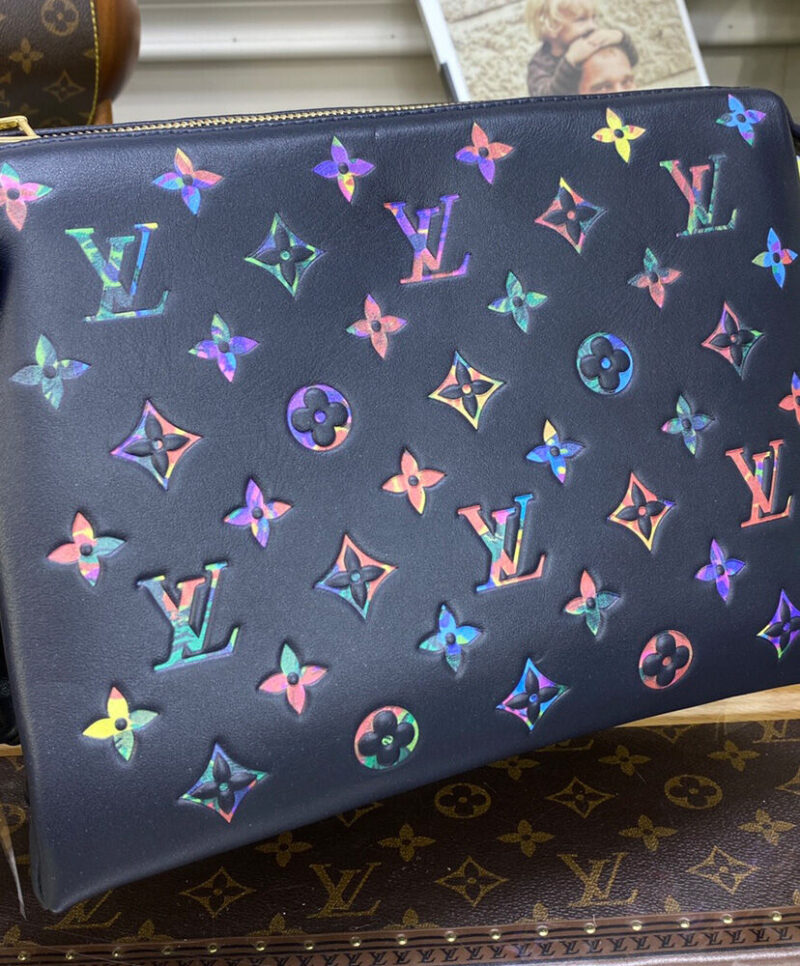 Louis Vuitton Coussin MM M21204 M21209